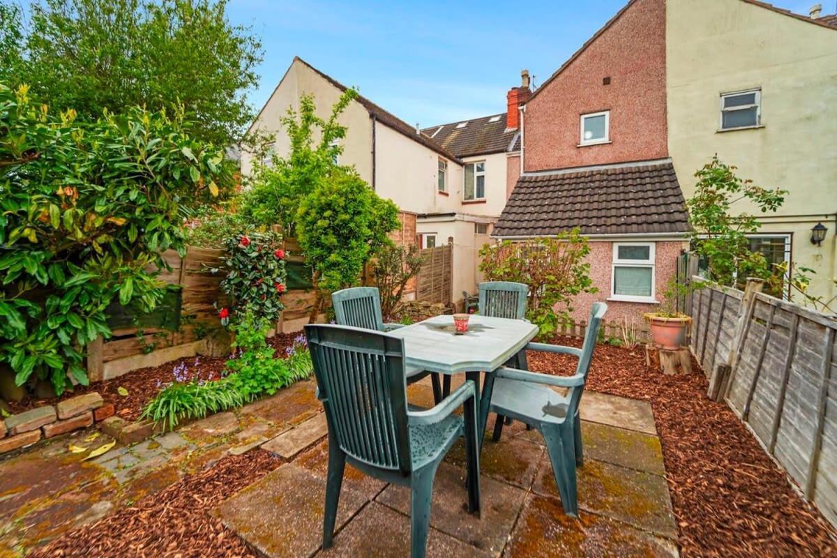 4 Bed Homely Retreat - Wolverhampton Exteriör bild