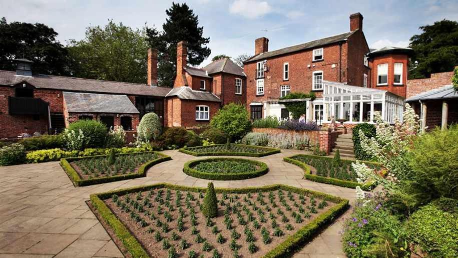 4 Bed Homely Retreat - Wolverhampton Exteriör bild
